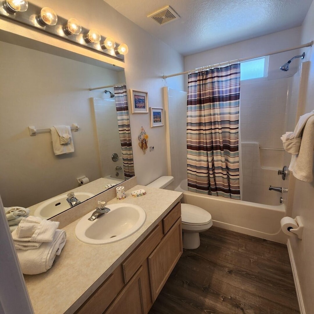 LKB4705AW 4 Bedroom villa in Lake Berkley 4 Home