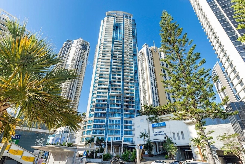 Level 45 Luxury Sub-Penthouse in Surfers