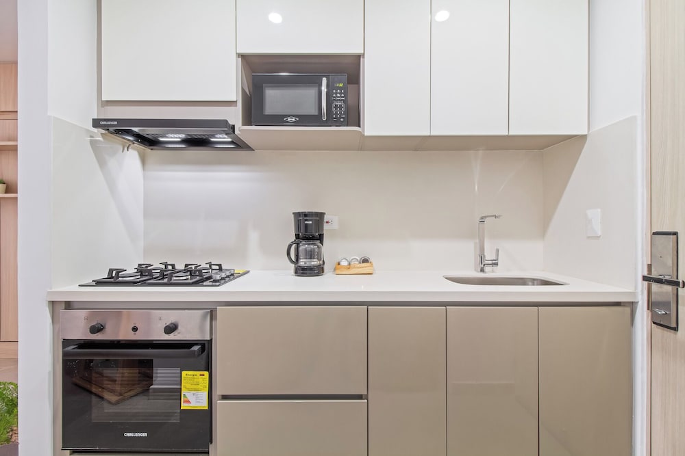 Salguero Suites By HostPro