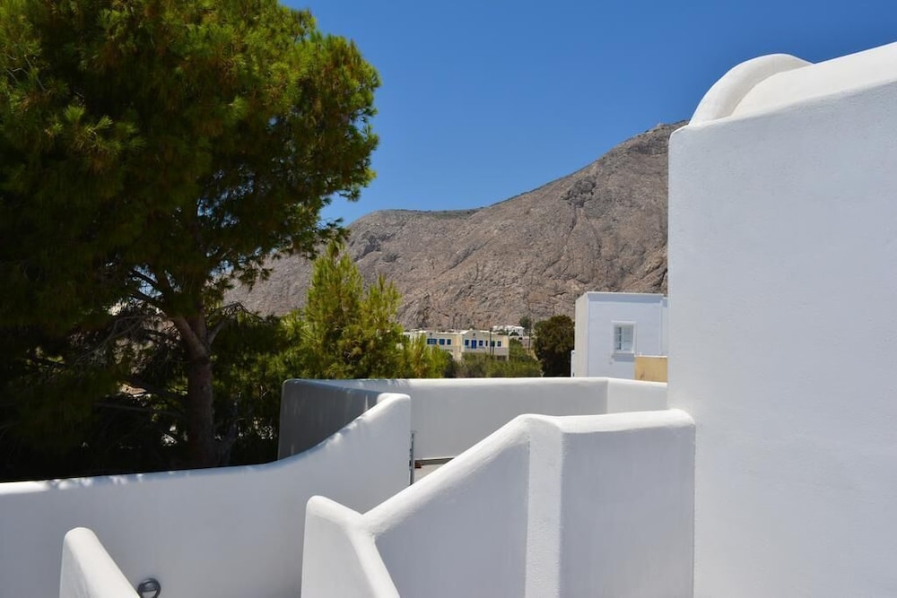 Perissa Blue Dome Rooms view 5