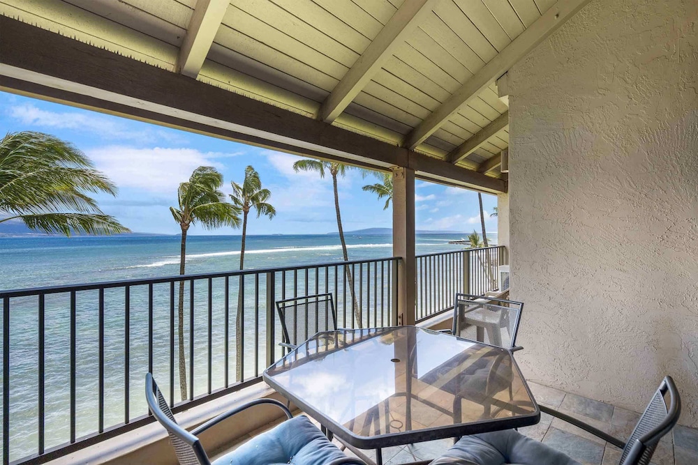 Lauloa 410 - Top Floor, Oceanfront Lanai, Molokini & Halaeakala Views, Split A/C