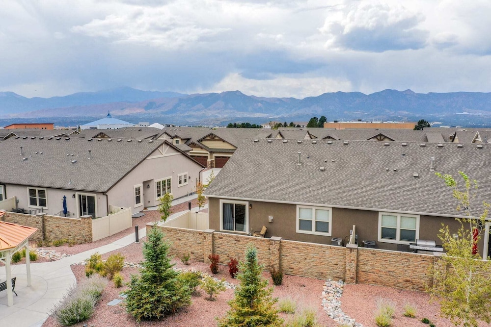 4BR Modern Townhome Close to Usafa! view 5
