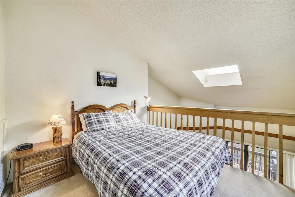 Mountainside 316g 2 Bedroom Condo by RedAwning