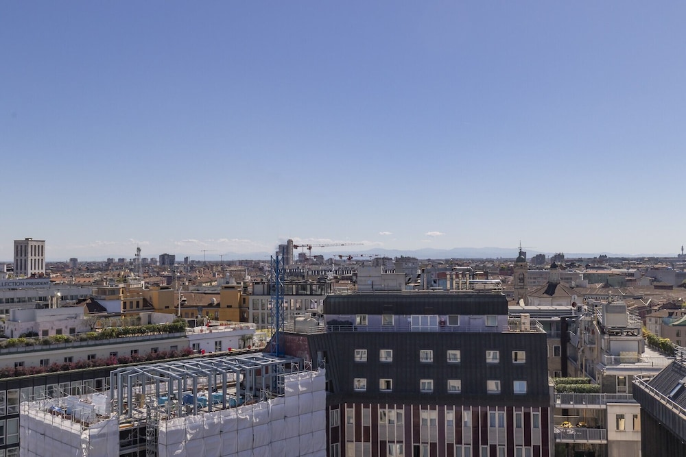 San Babila Central Tower by Rentopolis - High-end 1bdr with panoramic terrace overlooking Duomo
