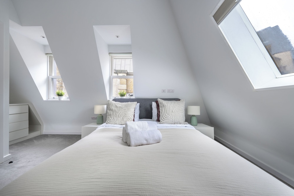 Chic 1BR Close to Tower & Thames