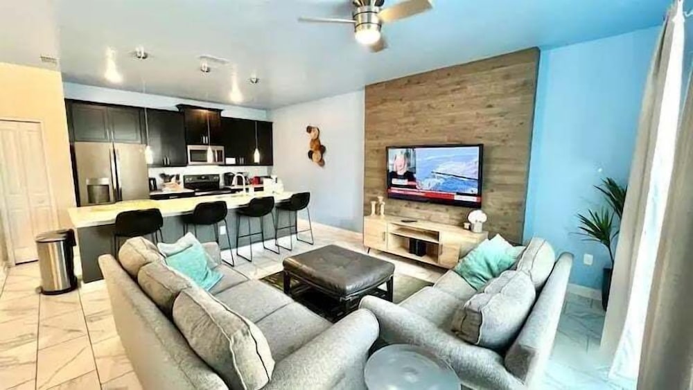 Let's Glo Now Adventure Cove Villa 4 Bedroom Townhouse