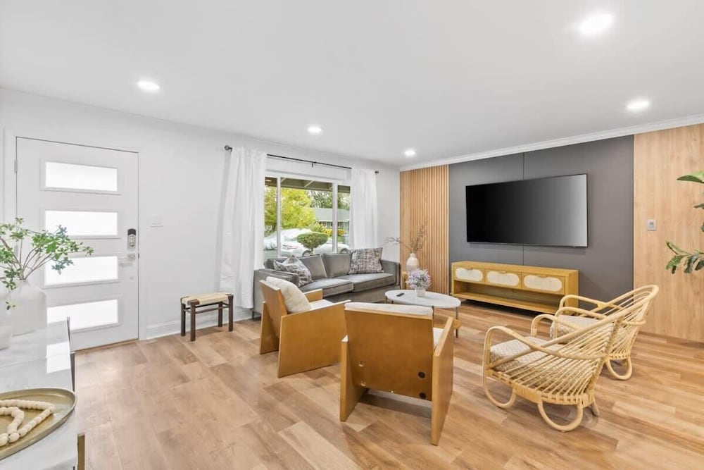 @ Marbella Lane - Modern 3broasis in Siliconvalley