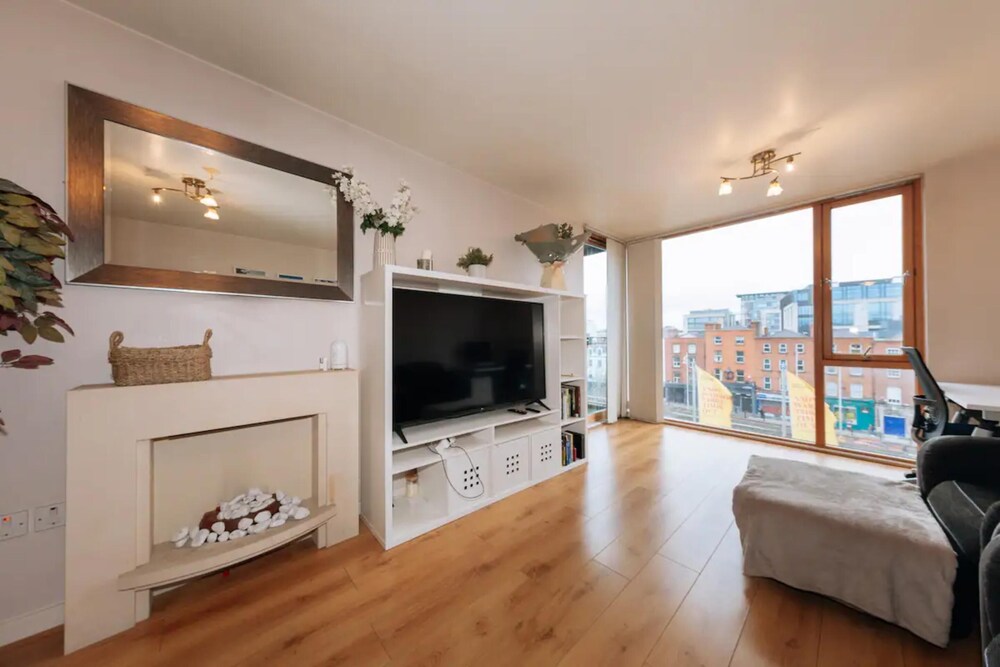 Chic & Radiant 1BD Flat Near Dublin City Centre!