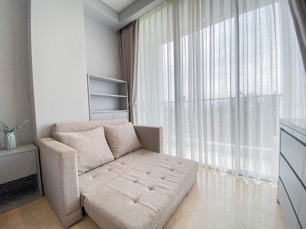 Minimalist and Cozy Studio at Apartment Art Deco