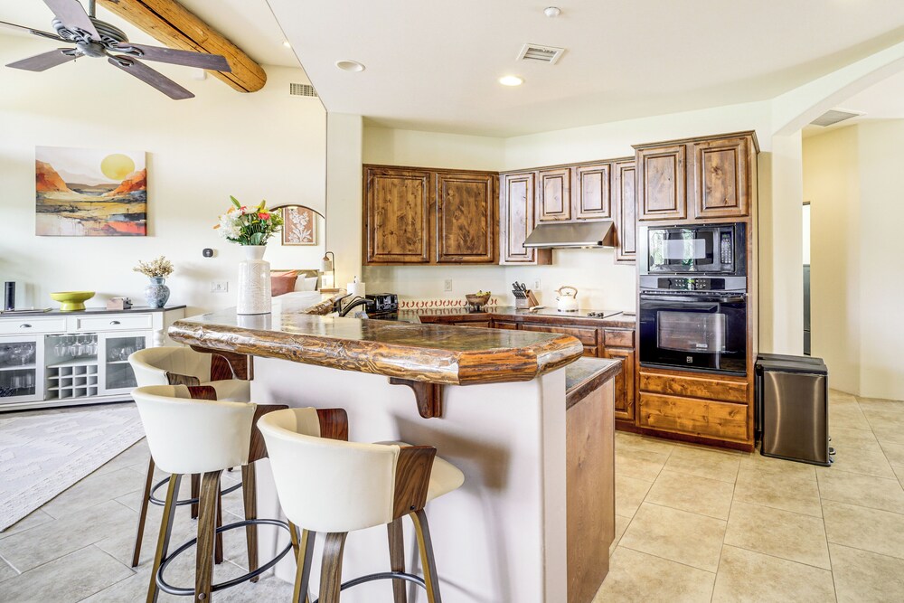 Hot Tub & Red Rock Views: Secluded Sedona Escape!