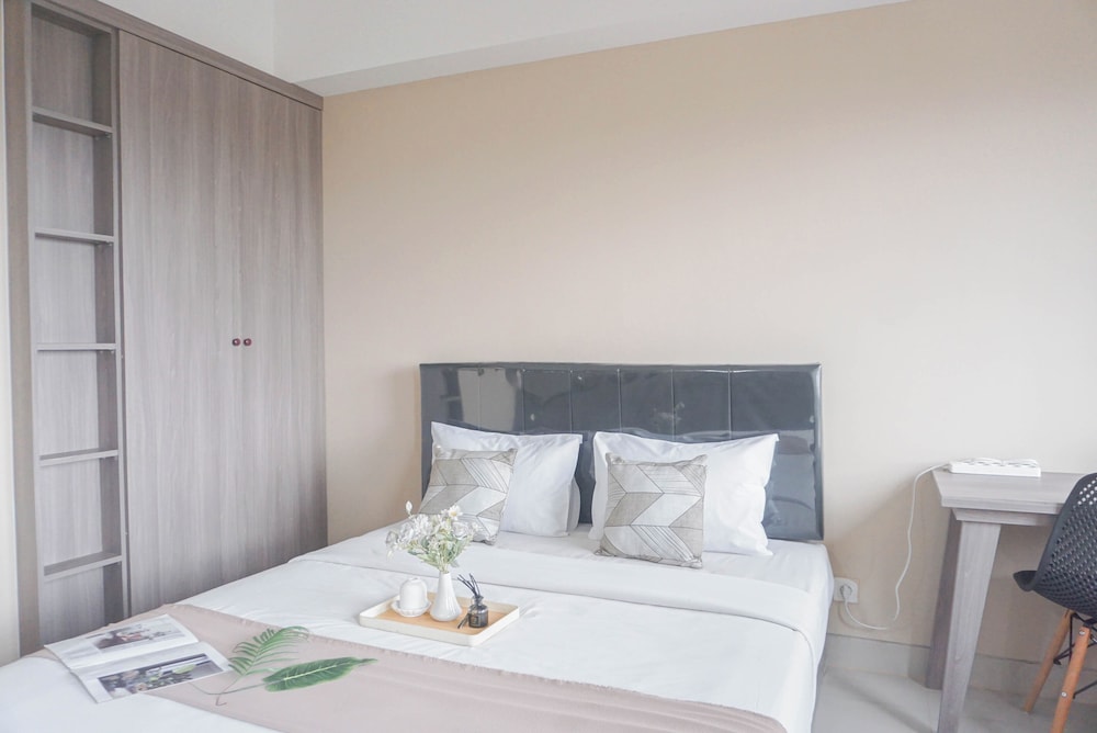 Good Choice and Comfy Studio Apartment at LRT City Jatibening
