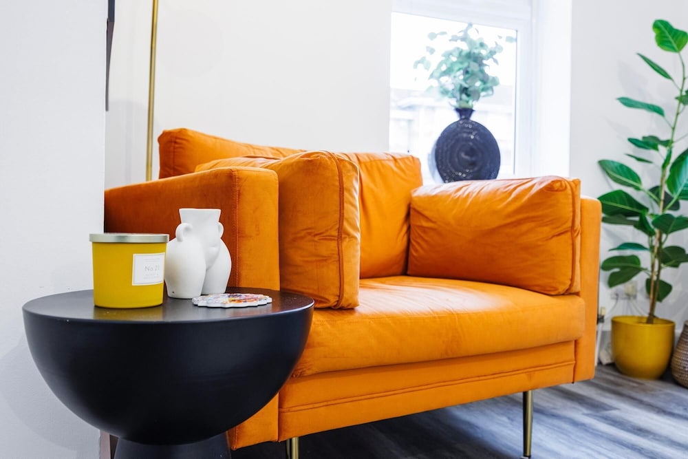 Stylish 3-bed Home in East London Free Parking