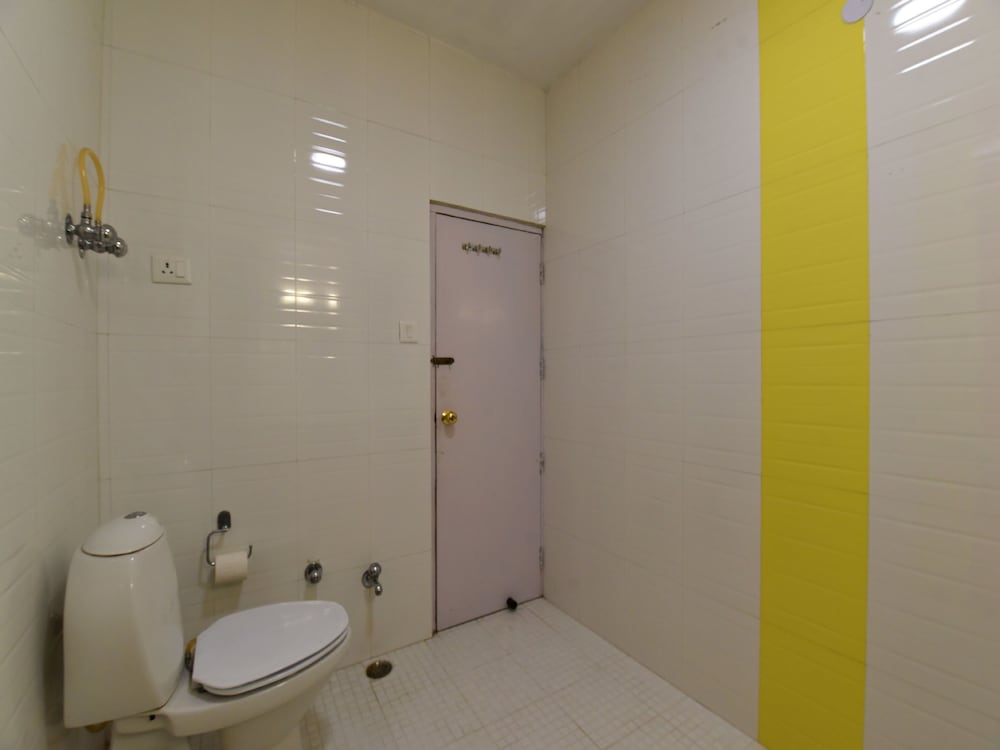 OYO 14150 Celebriti Suites