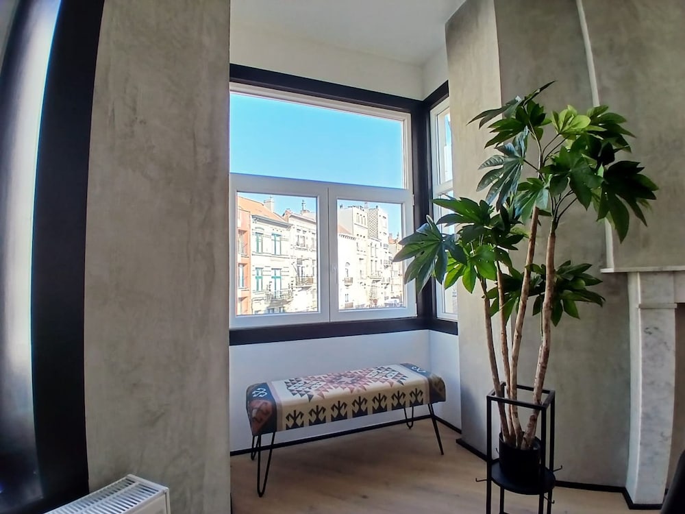Kamiel -belle Epoque Apartment With Modern Comfort