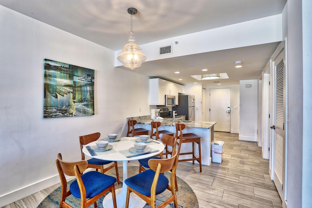 Oceana 203 West