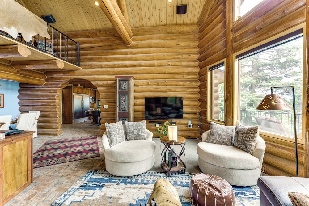 Secluded Angel Fire Retreat: Deck + Stunning View!