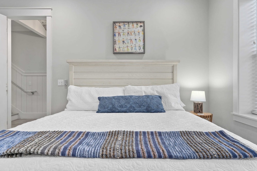 The Palmetto Blue by Avantstay Steps to Beach, Ocean Views