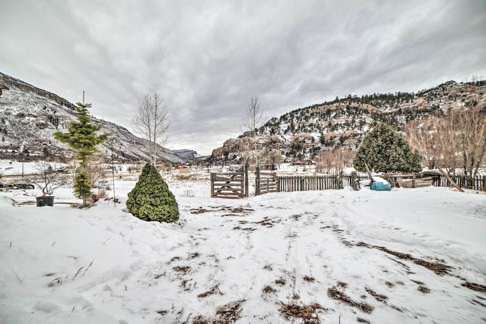 Cozy Durango Apt w/ Mtn View ~ 6 Mi to Downtown!