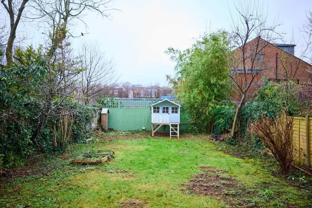 The Rosebery Retreat - Inviting 4bdr With Garden