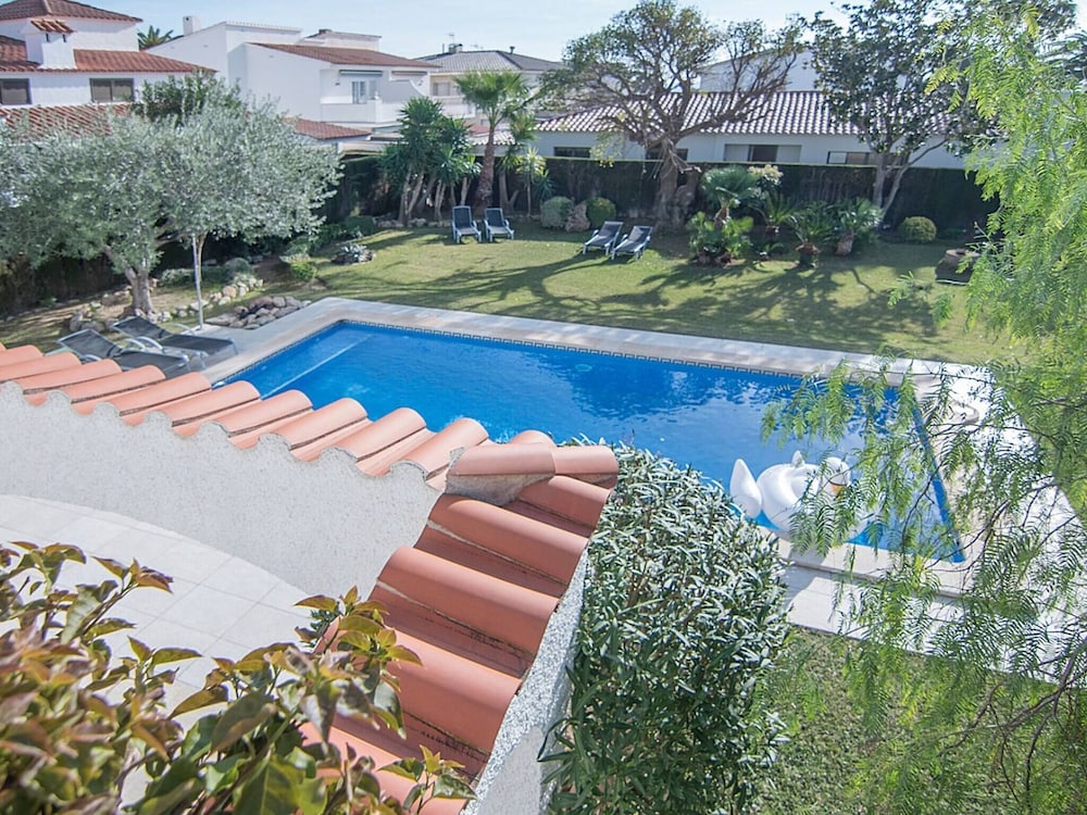 Beach In Cambrils Villa With Private Pool