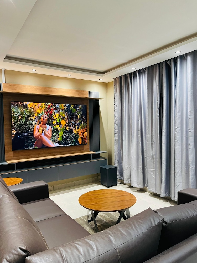 Ques Self Catering Apartments