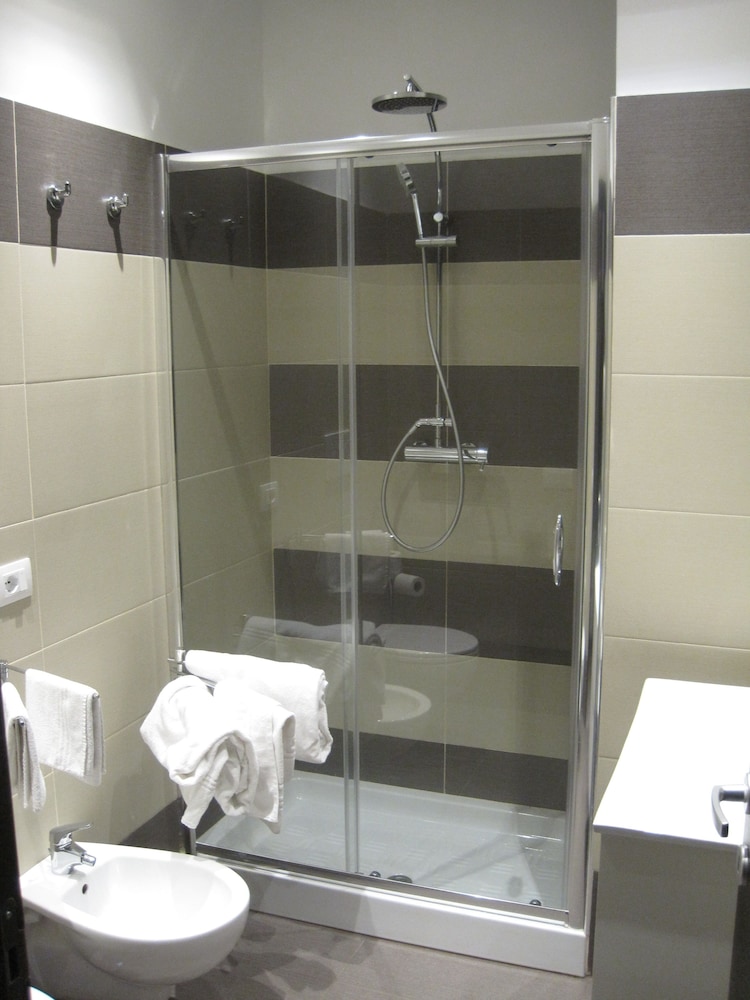 Dea Roma Inn