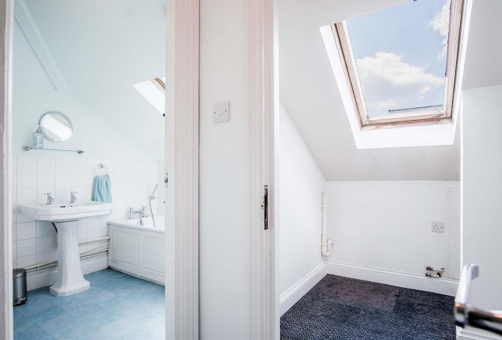 Rooftops - 1 Bedroom Apartment - Tenby