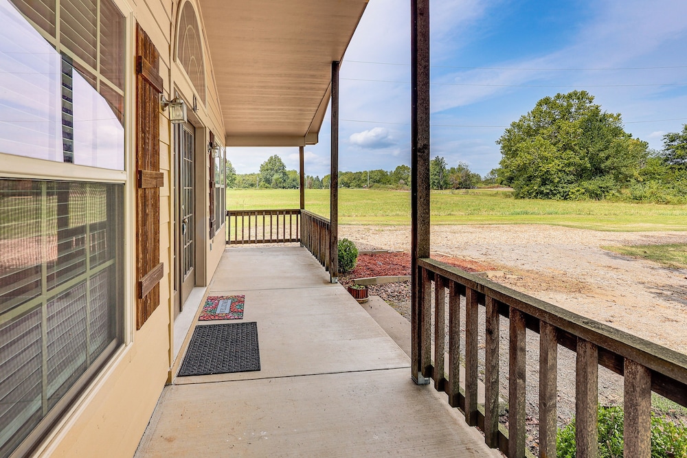 3 Mi to Arkansas River: Rural Family Home w/ Yard