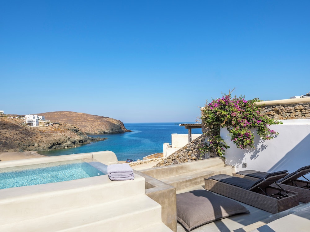 Mykonist Merchia Beach Villas & Suites