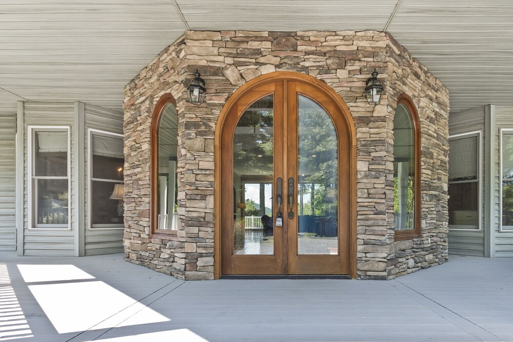 Grand Mountain Getaway Near Dupont-hendersonville, Nc 4 Bedroom Home by Sunscape Property Management