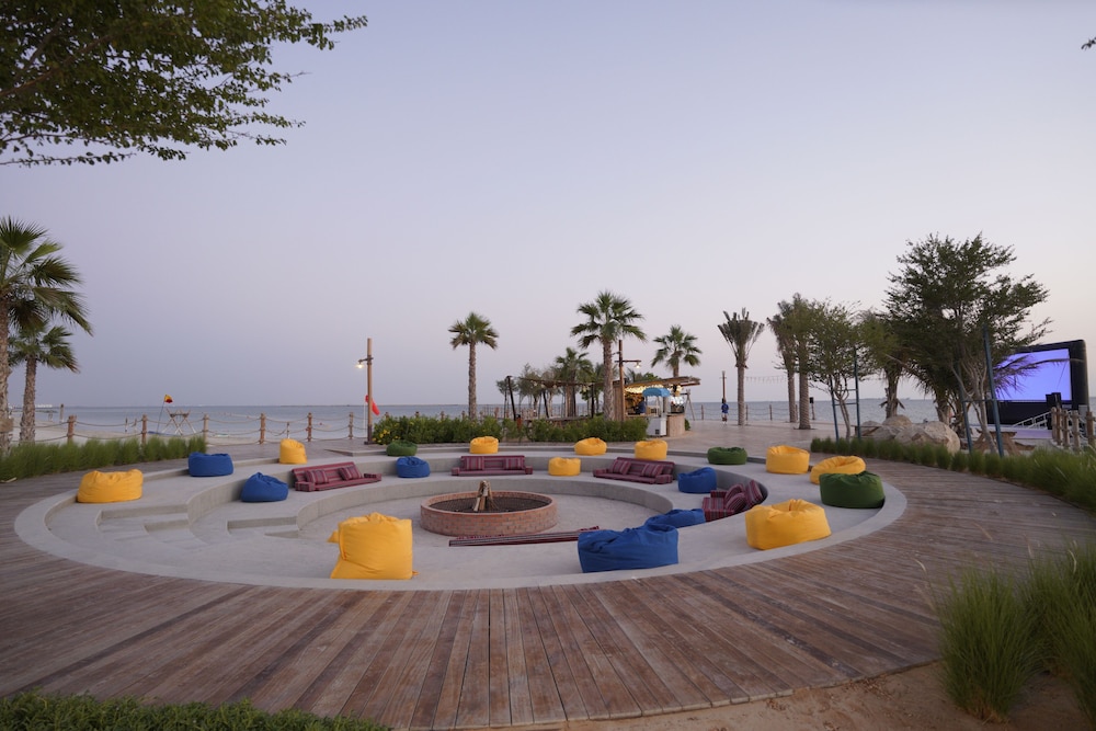 Bab Al Nojoum Hudayriyat Camp