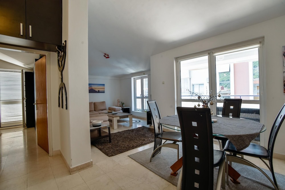 Sea View Flat w Balcony 10 min to Budva Beach view 3