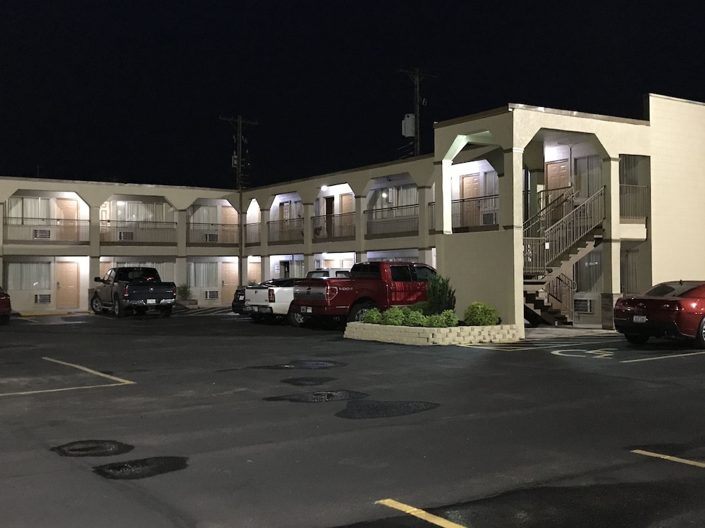 Hutchinson Inn