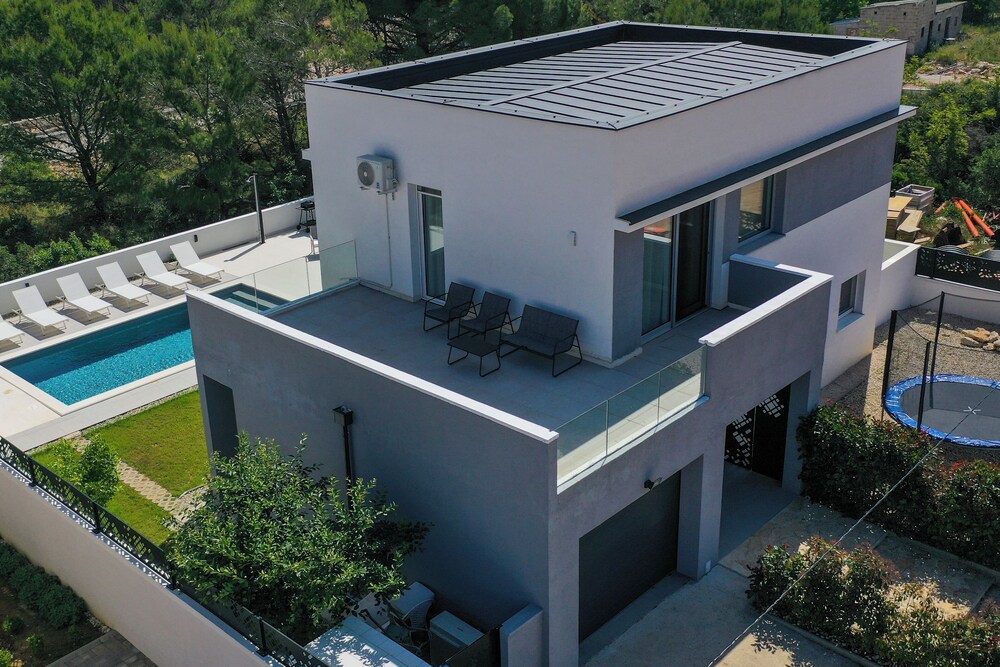 Alba Family Home