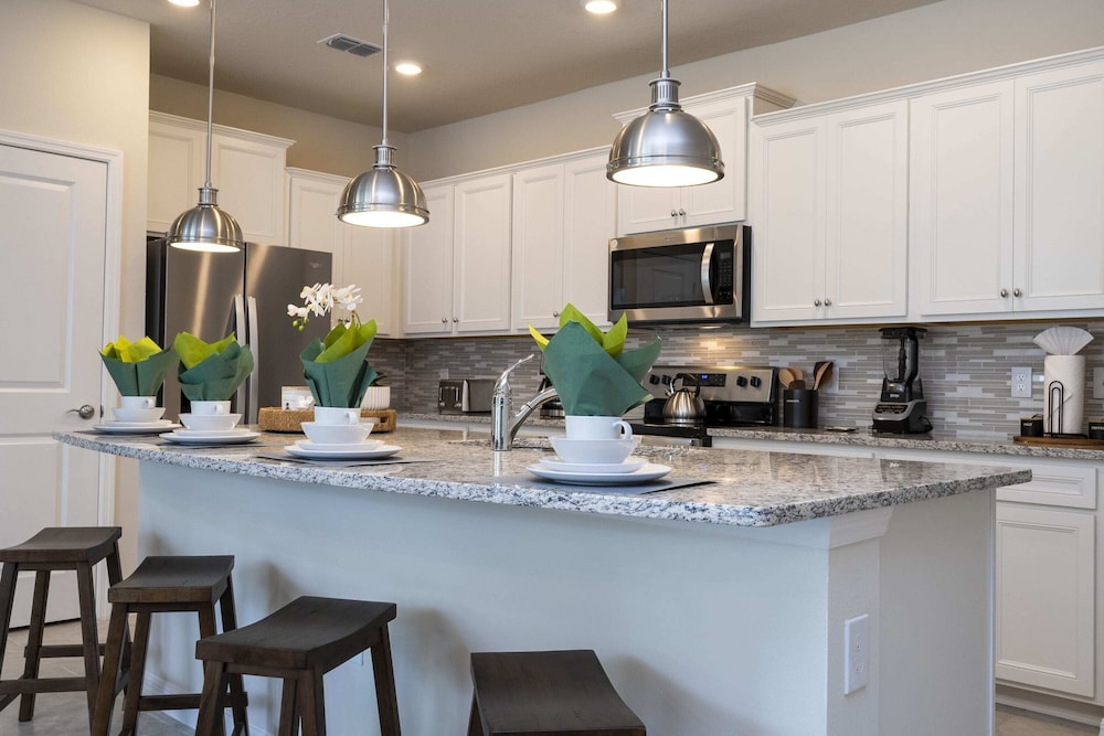 Stunning 5Bd w/ Pool @ Windsor Island Resort 3814