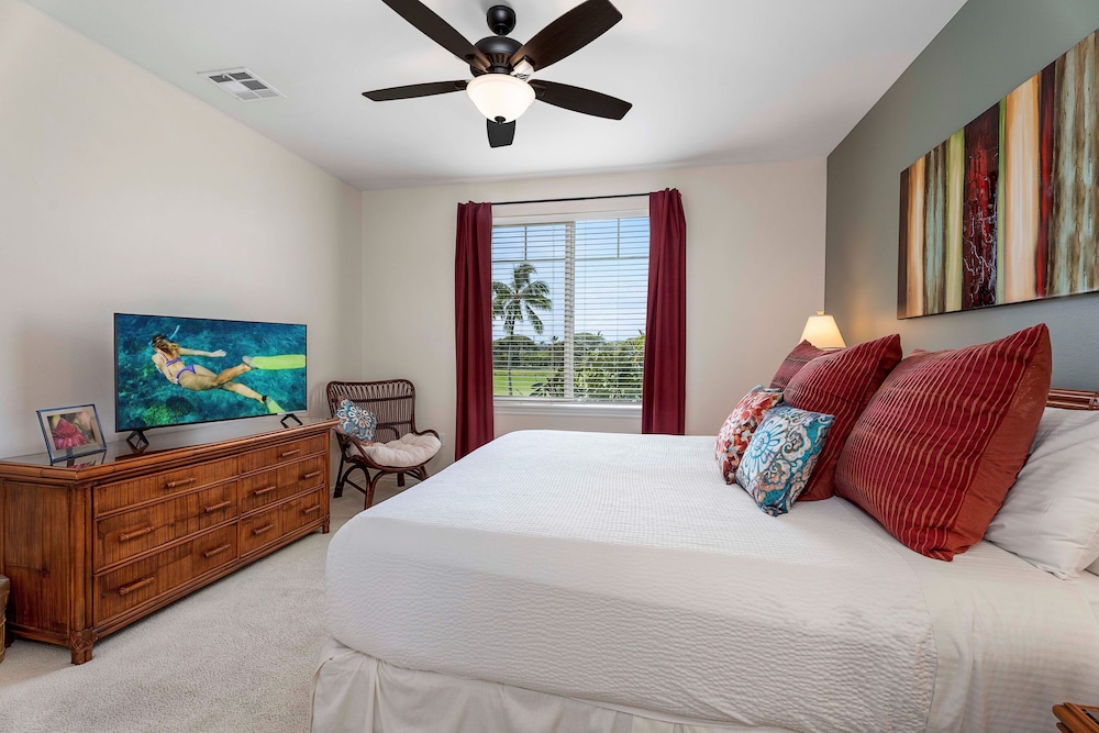 Paradise Getaway- Golf Course and Lake Views -vrkcv