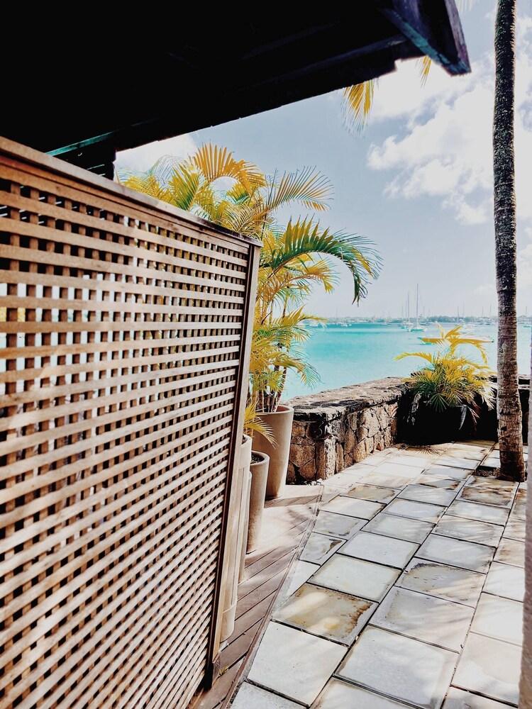 Seas the DAY Luxury Seafront!