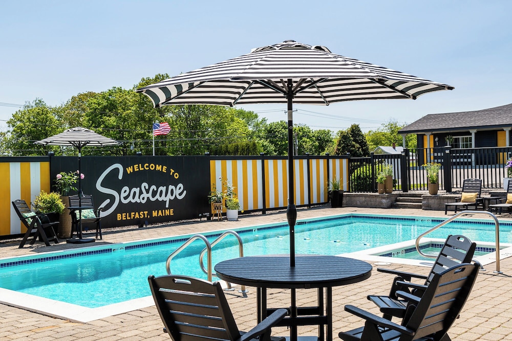 Seascape Motel & Cottages