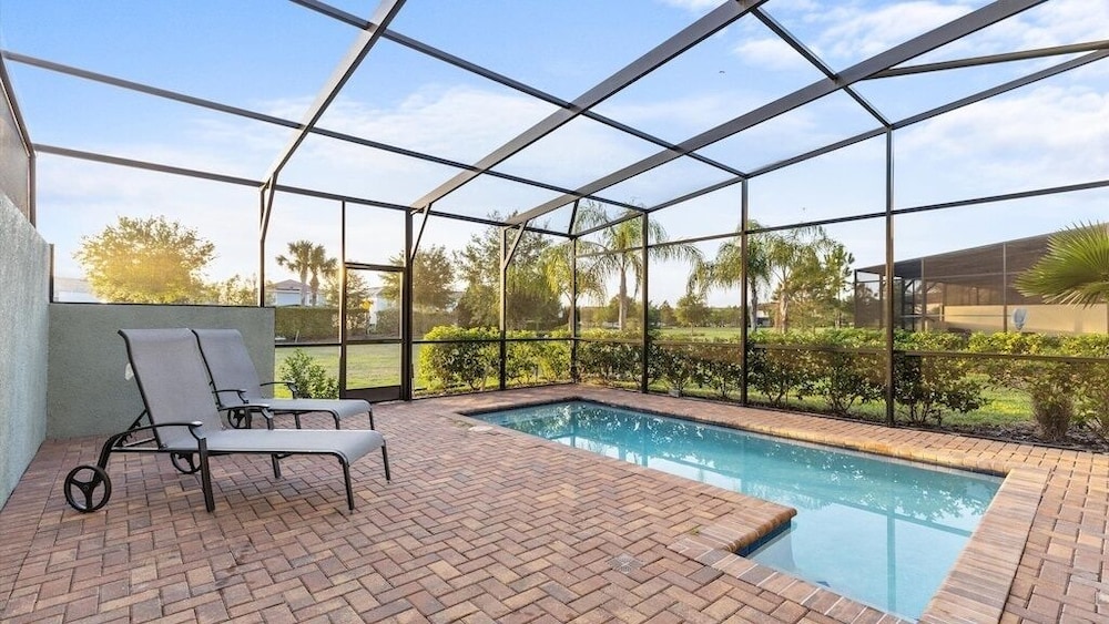 5 Bed 4 Bath Townhouse With Pool 5 Bedroom Townhouse by RedAwning view 4