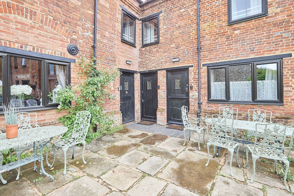 Host Stay Granary Barn