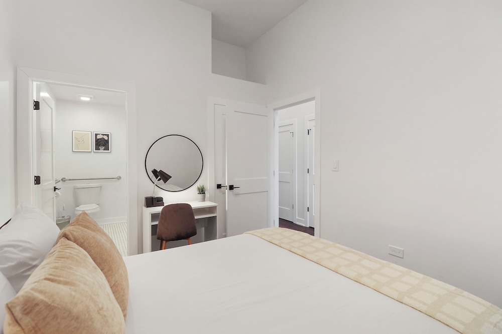 Stylish 4BR Stay - State rep