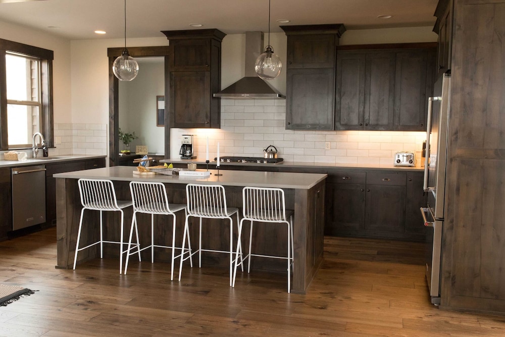 Clint by Avantstay Located Within The Brasada Ranch Community Golf Course, Pool & Hot Tub
