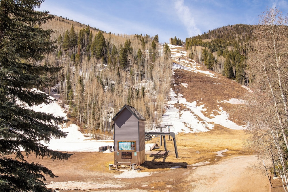 Cimarron Lodge 22 by Avantstay Ski-in/ski-out Property in Complex w/ Two Hot Tubs! Permit#12986 view 2
