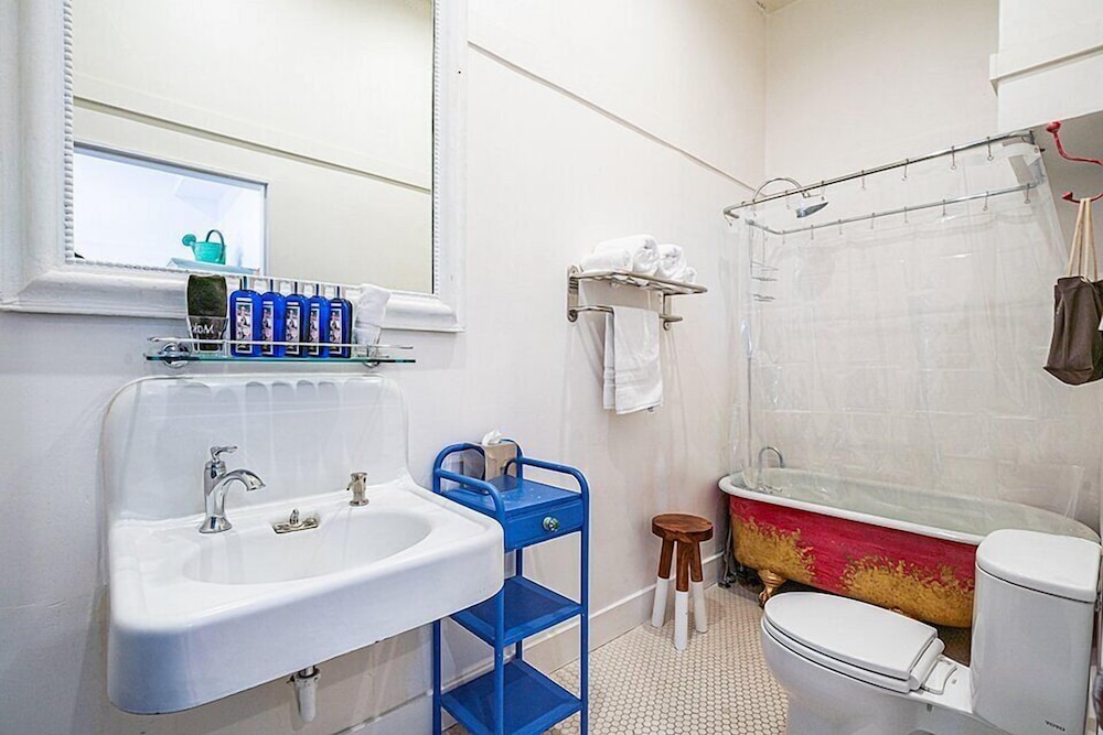 Petaluma Vacations - Metro Hotel and Cafe - Property Image 4