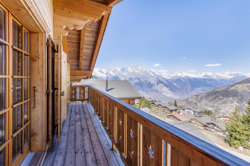 Luxury 10 pax Chalet With Incredible Views Garage