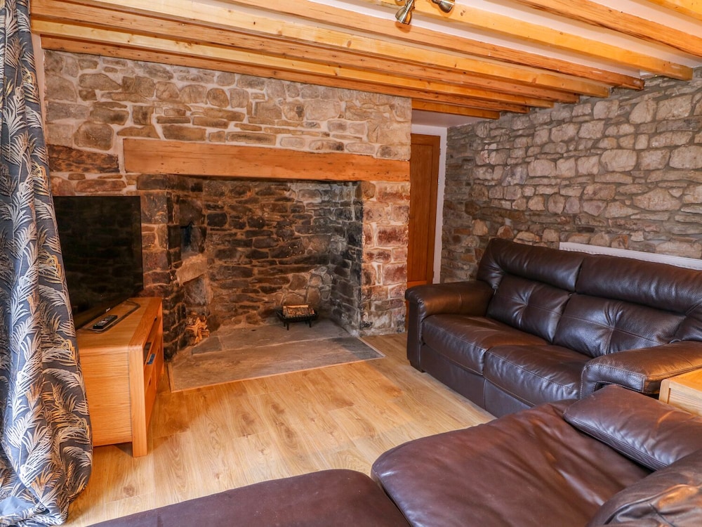 Crooked Hill Cottage view 2