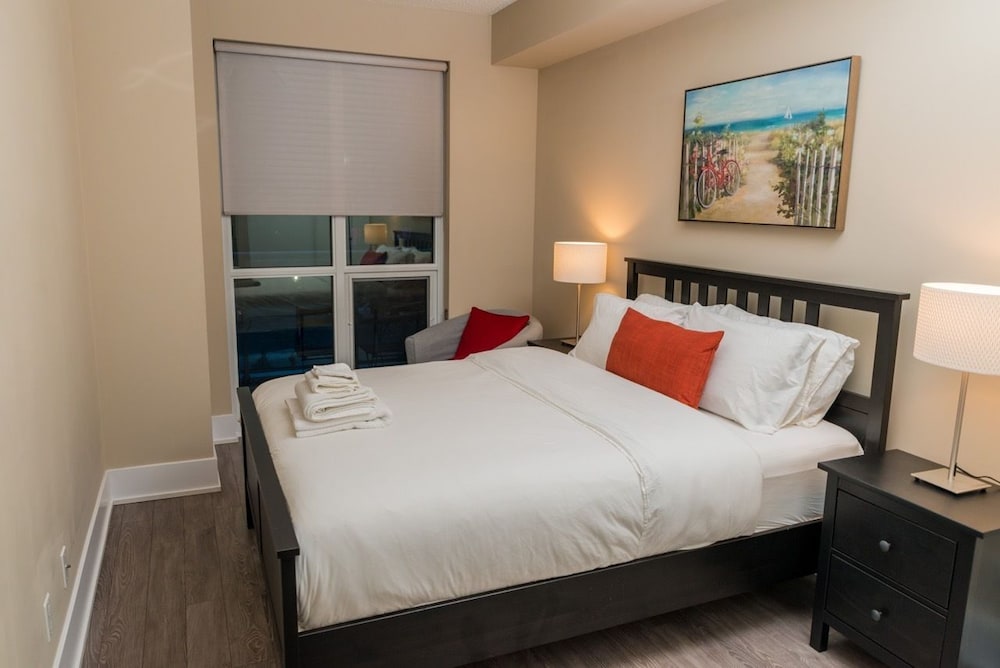 Sarkar Suites - CN Tower Rogers Centre - Image 3