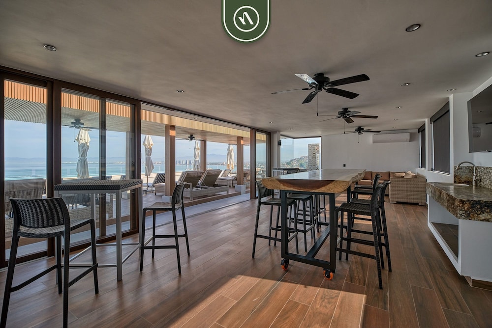 Condo With Oceanview - 2BR Condo - Rooftop Pool