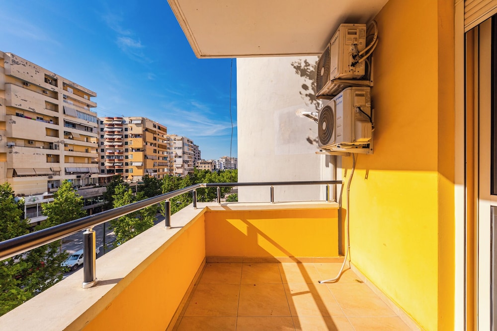 Kondo Stays - City Center Apartments