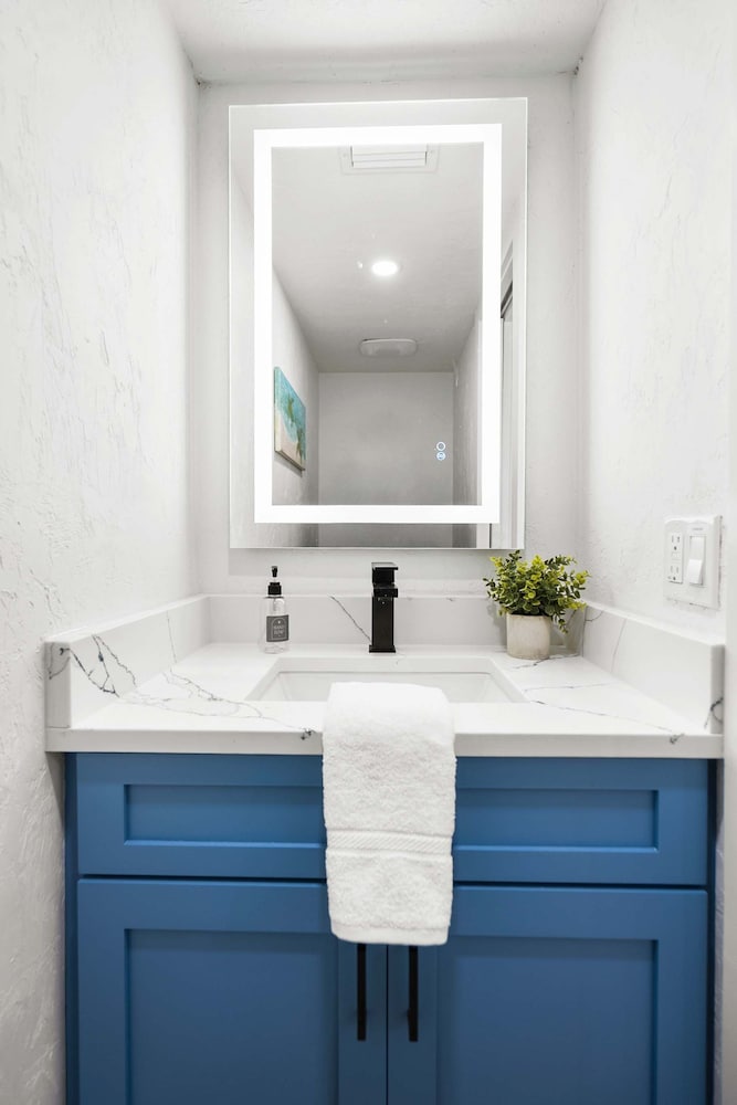 Direct Ocean View Steps to Beach Modern Updates